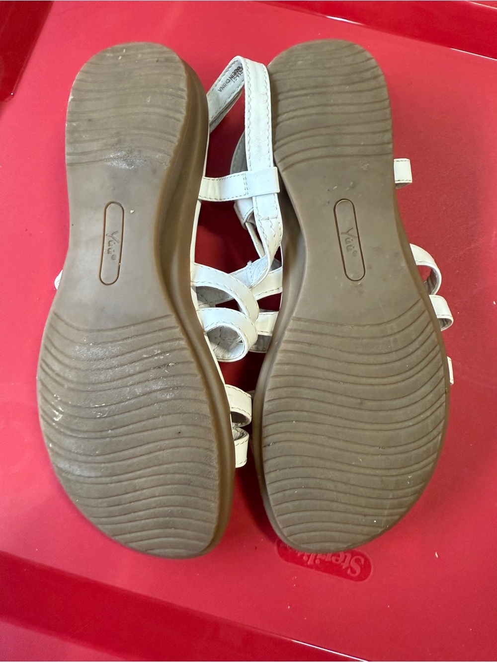 Yuu Women's White Strappy Comfort Sandals Women’s SZ 8 - Picture 11 of 12